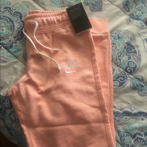 SOLD! NWT WOMEN NIKE SWEATPANYS Slim Fit - Picture 1 of 8